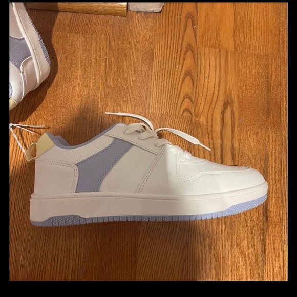 Two piece bundle brand new skirt in size 6 and white-blue sneaker - Picture 5 of 7